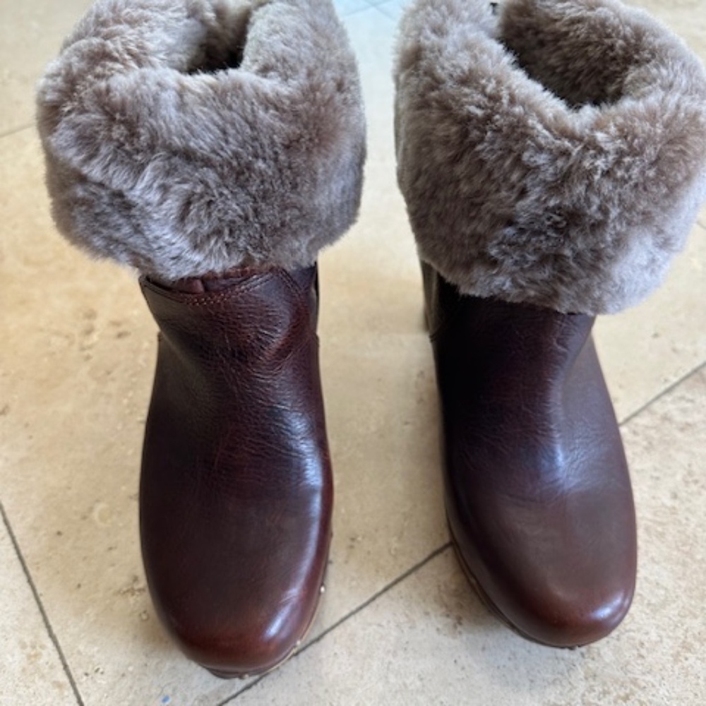 UGG AUSTRALIA LYNNEA II Leather Boots
